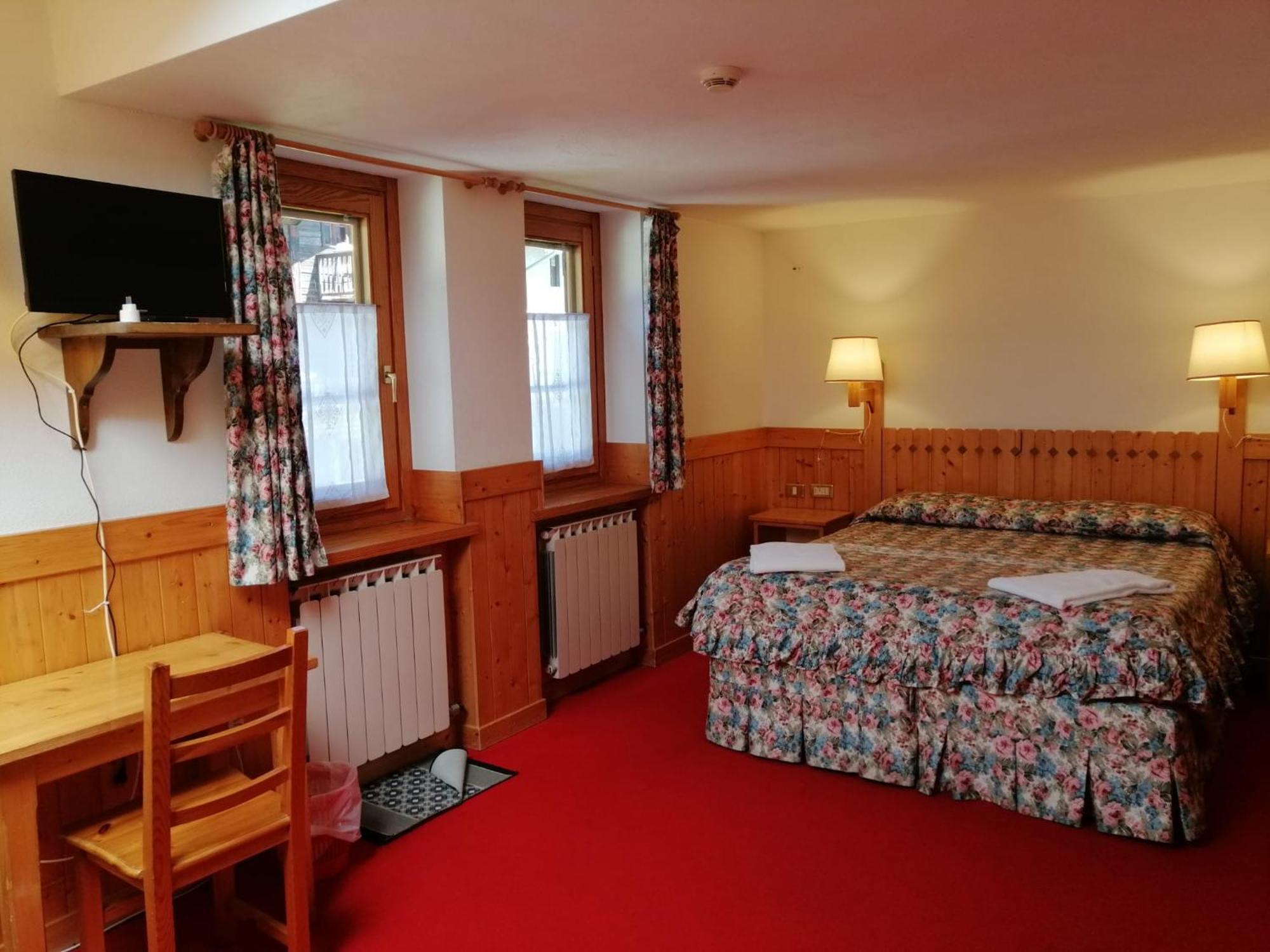 Hotel Locanda Grauson Когне Екстериор снимка